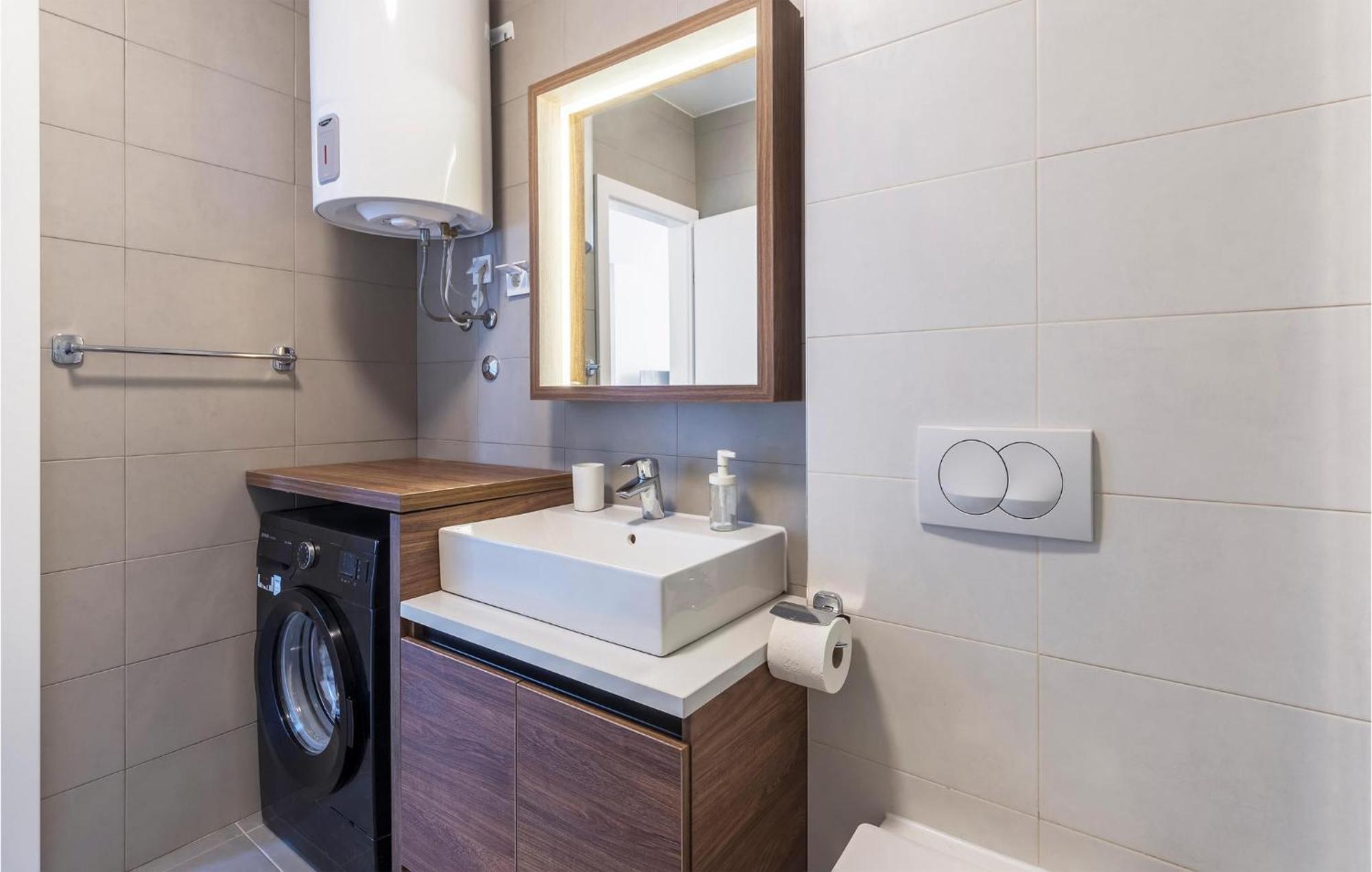 Amazing Apartment In Premantura With Kitchen Екстериор снимка