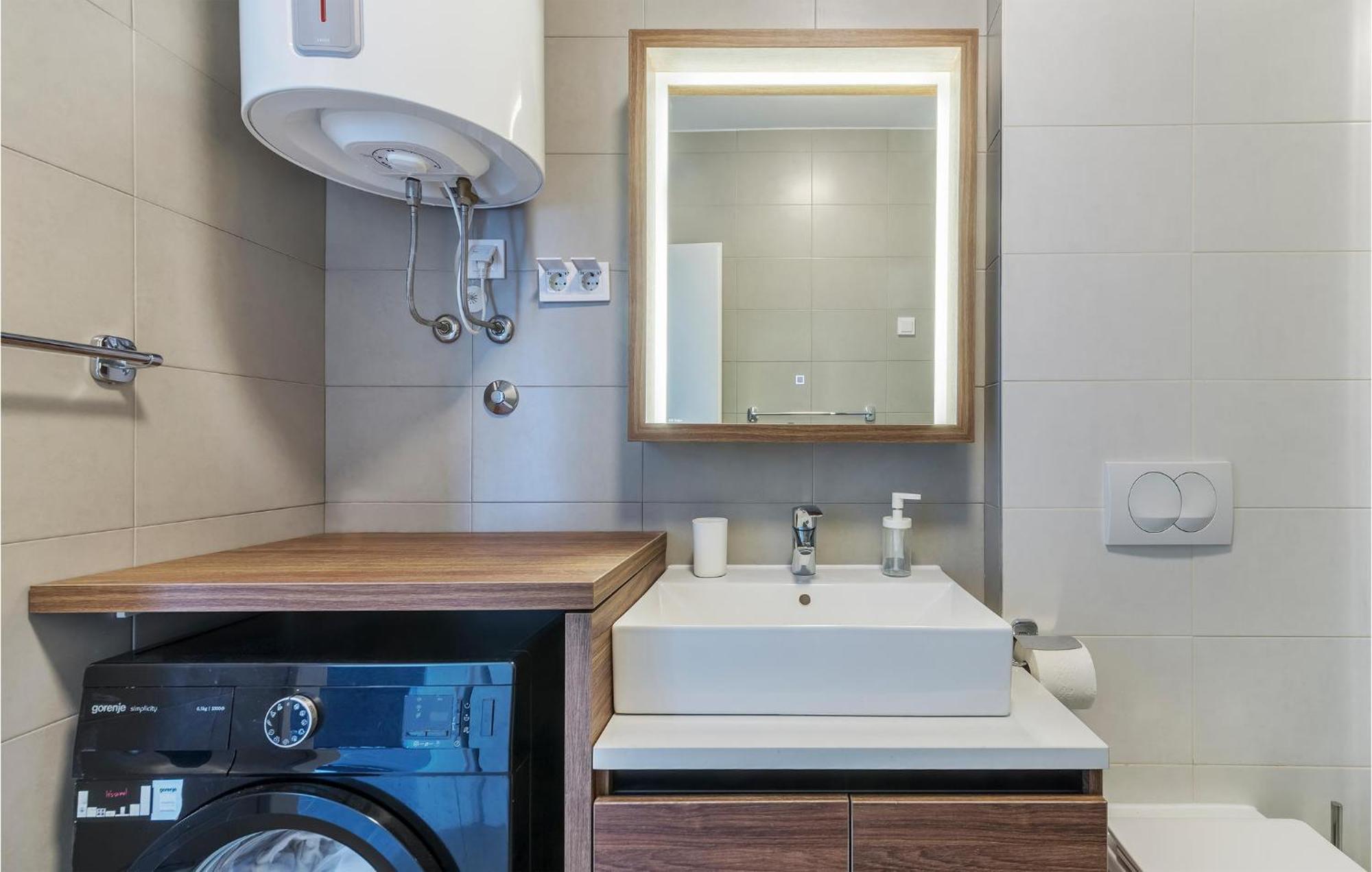 Amazing Apartment In Premantura With Kitchen Екстериор снимка
