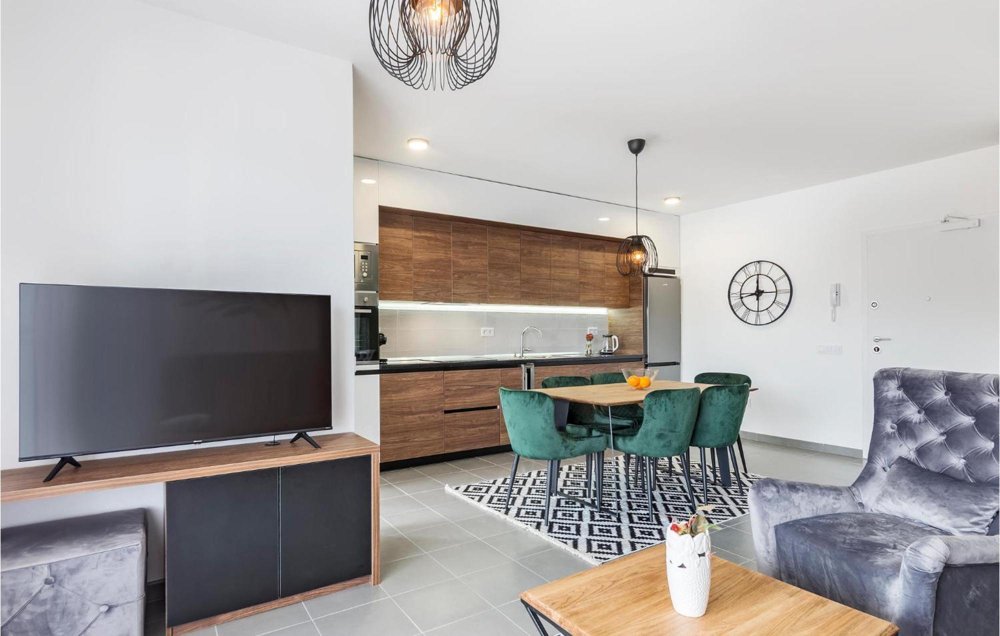 Amazing Apartment In Premantura With Kitchen Екстериор снимка
